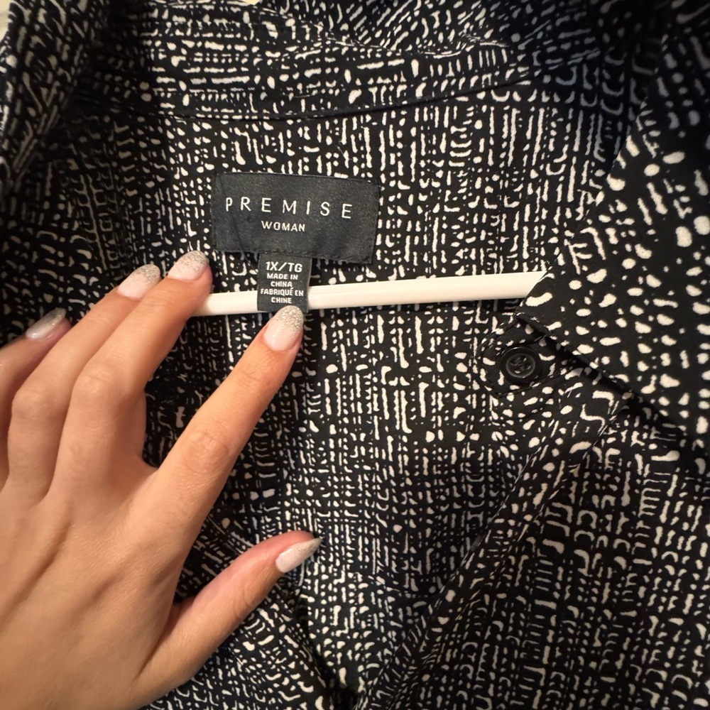 Premise Black and White Blouse - Picture 4 of 4